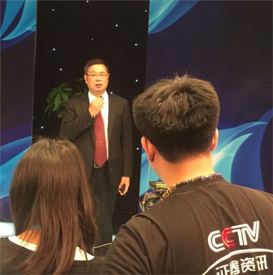 壹品欧迪办公家具董事长张晓帆受邀参加央视CCTV《牛商论道》节目录制